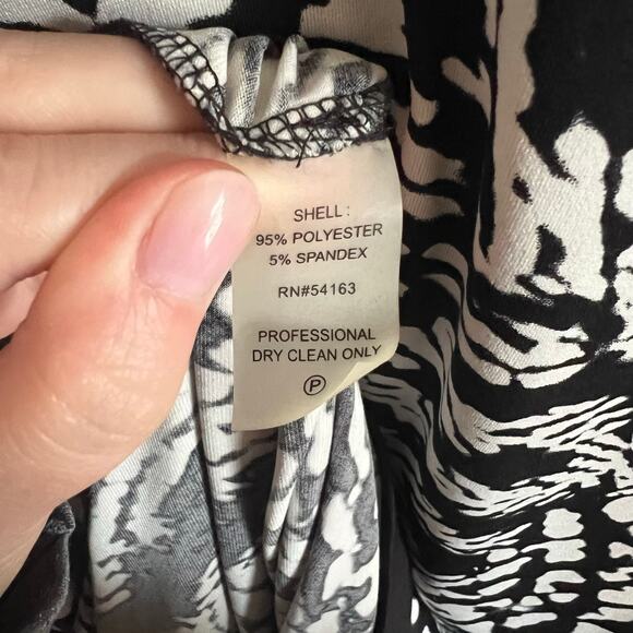 Calvin Klein Abstract Black and White Pattern Shift Dress Size 4 - Picture 5 of 8